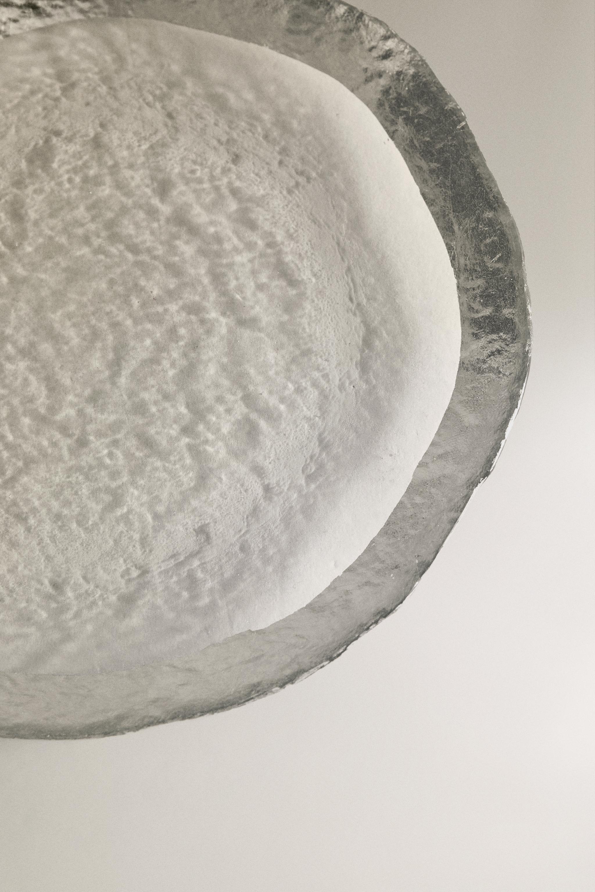 EMBOSSED GLASS DESSERT PLATE WITH SILVER RIM